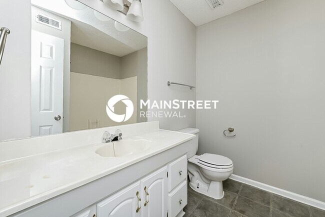 Building Photo - 3 Bedroom Pet-Friendly Home in Nashville, TN with Main Street Renewal