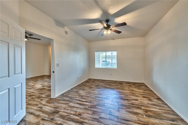 Building Photo - 2291 W Horizon Ridge Pkwy