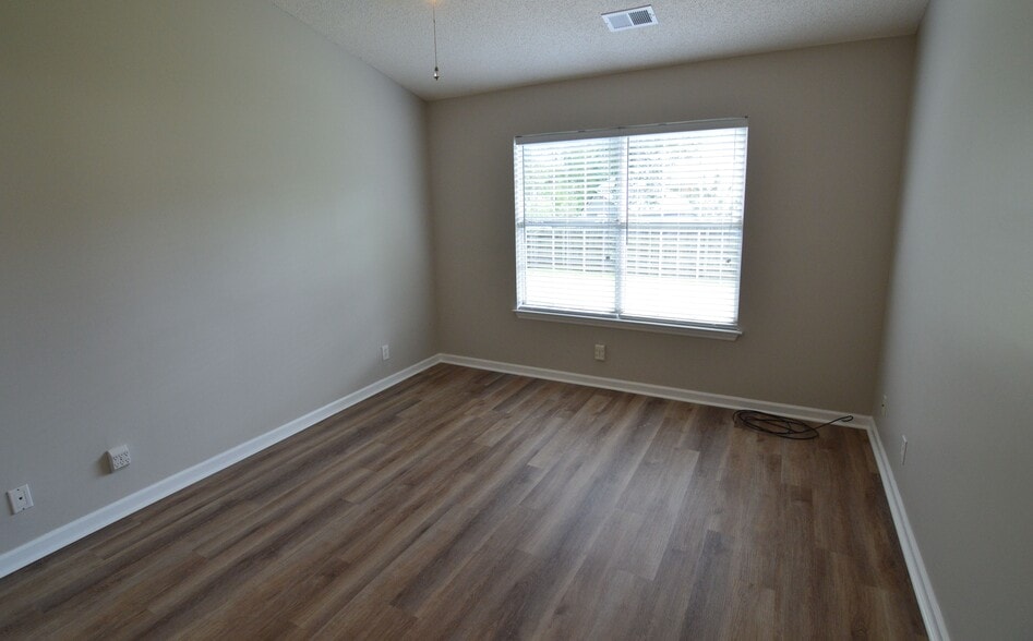 Primary bedroom - 203 Hawkridge Pl