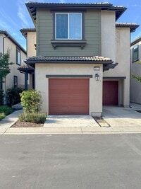 Building Photo - Beautiful Newer Construction,Townhome, 3 Bedroom / 2 Bathroom Home FOR RENT