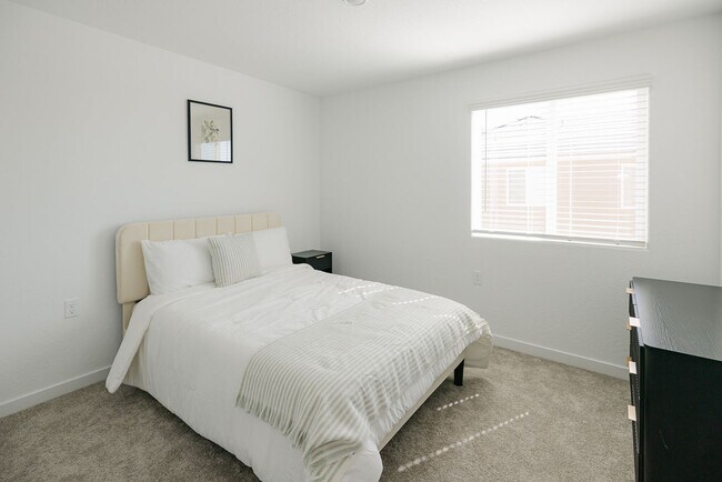 Building Photo - BRAND NEW 4/2.5 Lennar In Riverstone Community