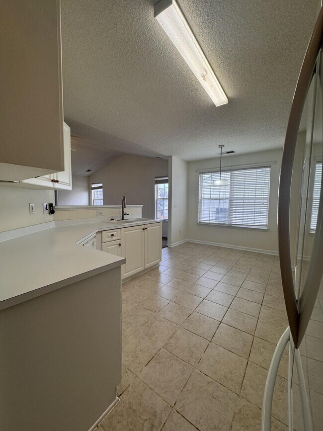 Building Photo - Spacious 3BR Home with Large Fenced Yard – Prime Simpsonville Location!