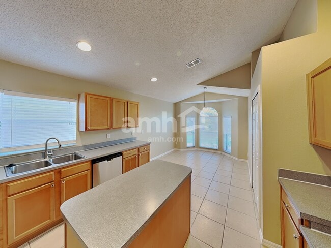 Building Photo - 1072 Bluegrass Dr