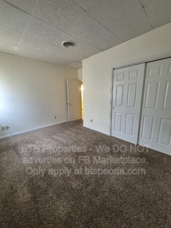 Building Photo - 5917 W Plank Rd