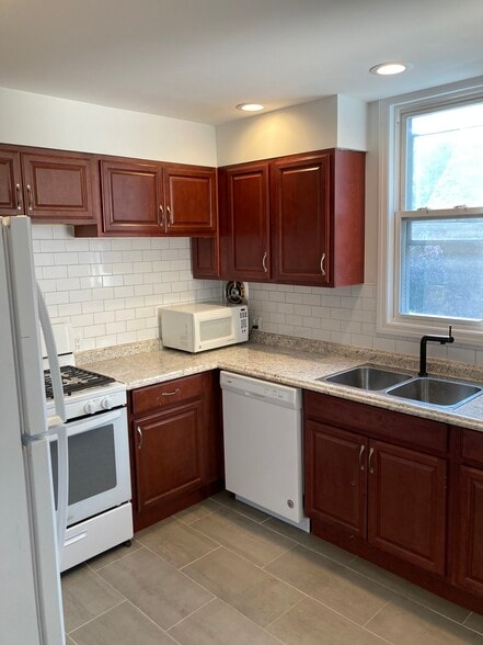 Building Photo - 55 Donaldson Ave