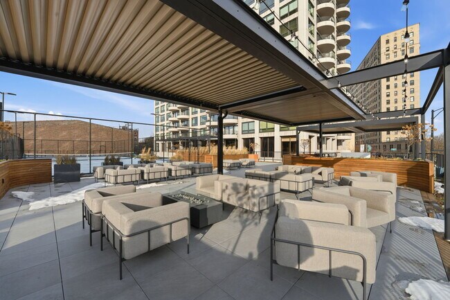 Building Photo - 2020 N Lincoln Park W