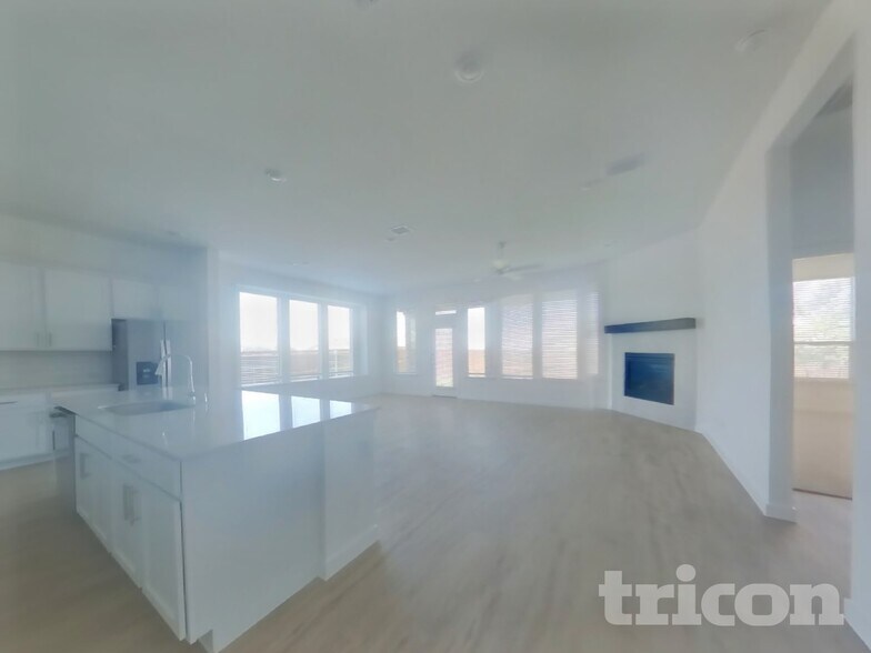 Building Photo - 448 Lone Star Dr