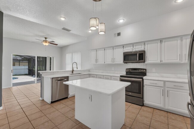 Building Photo - Spacious 6-bedroom, 3-bathroom Tuska ridge...