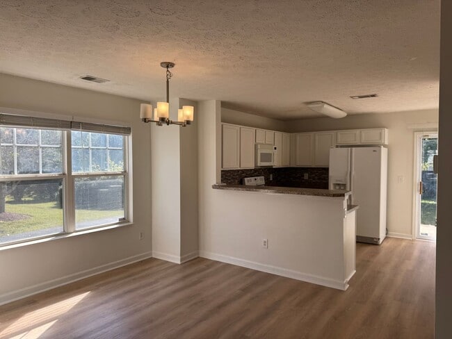 Building Photo - Great 2BR Townhome in Bellevue
