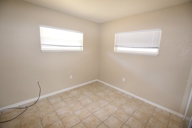 Building Photo - 1031 Royal Palm Ave