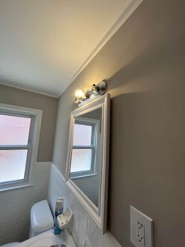 Building Photo - Beautifully maintained 3 bed - 1.5 Bath in Lincoln Park!