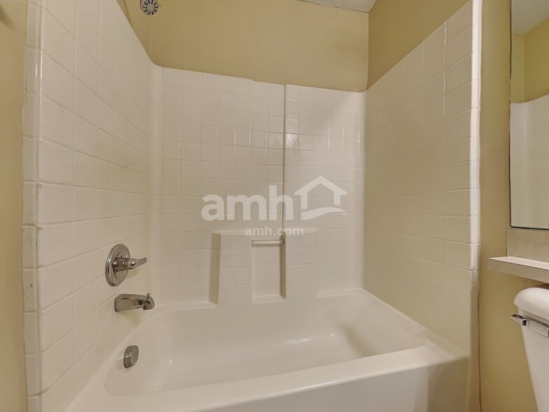 Building Photo - 10234 Perthshire Cir