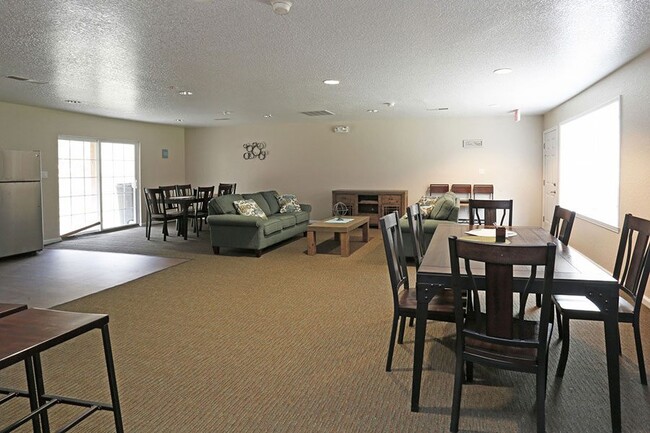 Building Photo - FAIRMONT HILLS APARTMENTS