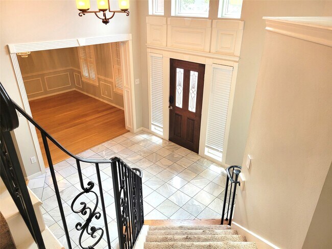 Building Photo - 2214 Old S Dr