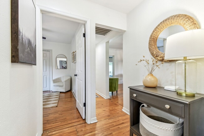 Building Photo - 1107 W Braddock St