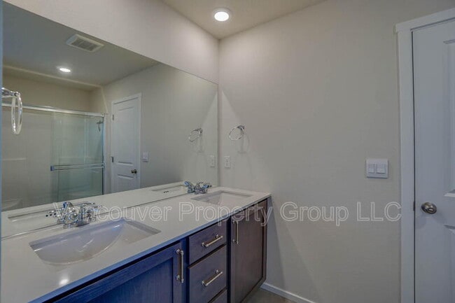 Building Photo - 4945 NE 24th Ave