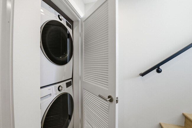 Building Photo - 1498 9th Ave