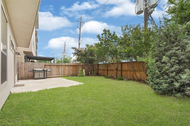 Building Photo - 2815 King's Retreat Cir