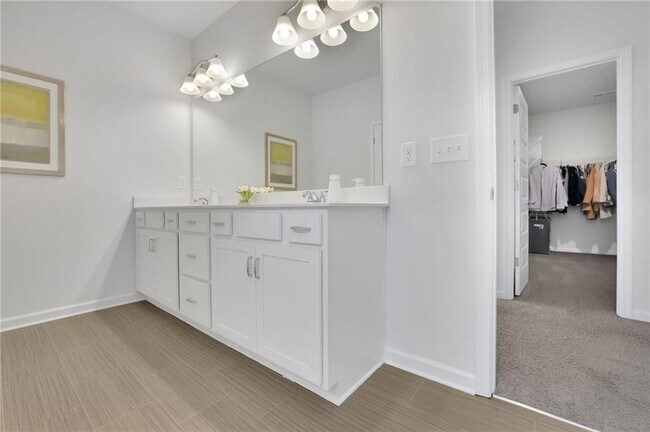 Building Photo - 803 Dundee Wy