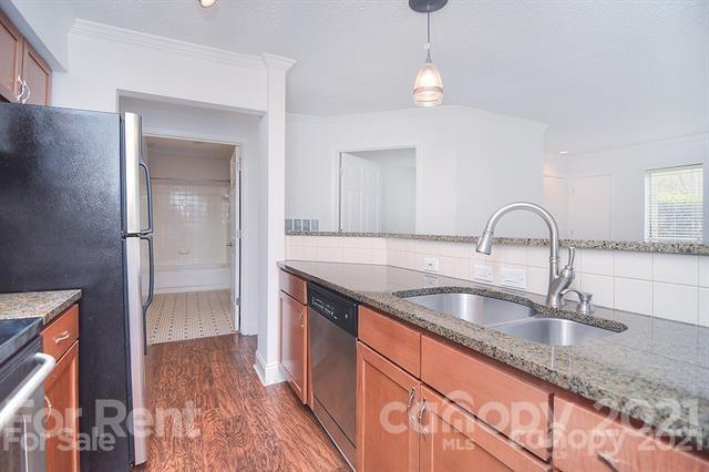 Building Photo - 2500 Cranbrook Ln
