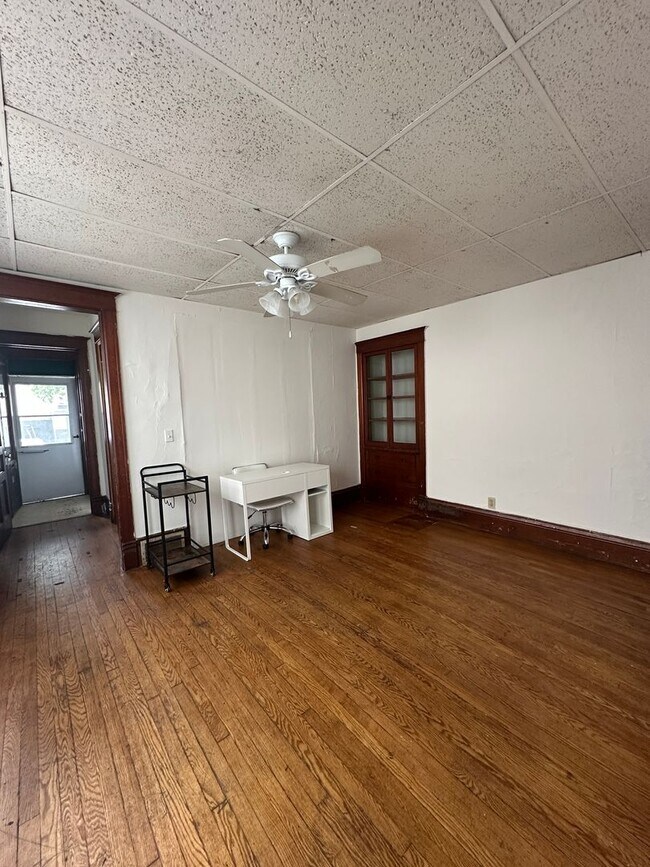 Building Photo - 146 W Gorham St