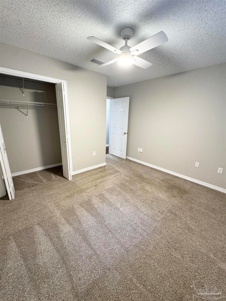 Building Photo - 5661 Fairview Dr