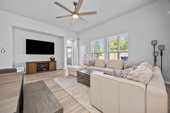 Building Photo - 313 Somerville St