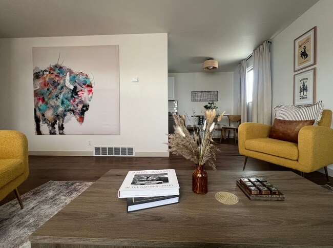 Building Photo - Fully Furnished 3BR | Renovated | All Utilities Included | Ideal for 30+ Day Stays