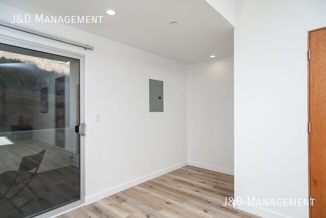 Building Photo - 3333 Reynard Way