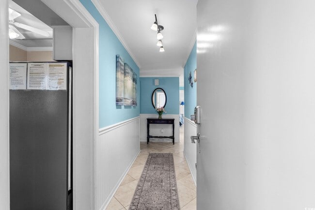 Building Photo - 10100 Lakeshore Dr