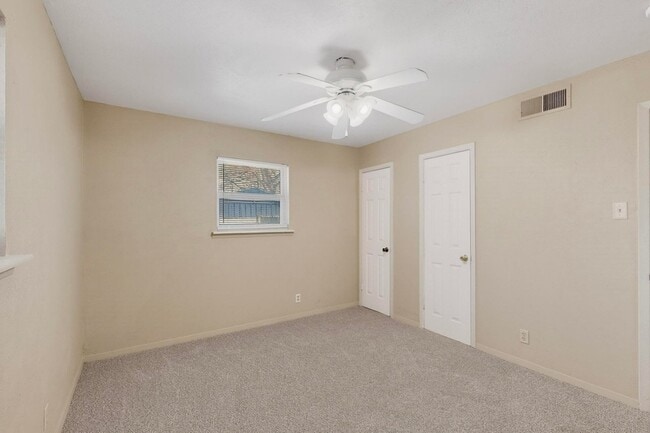 Building Photo - 1900 Mimosa Dr