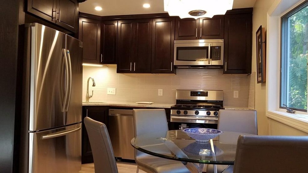 kitchen - 11 Nichols Ave