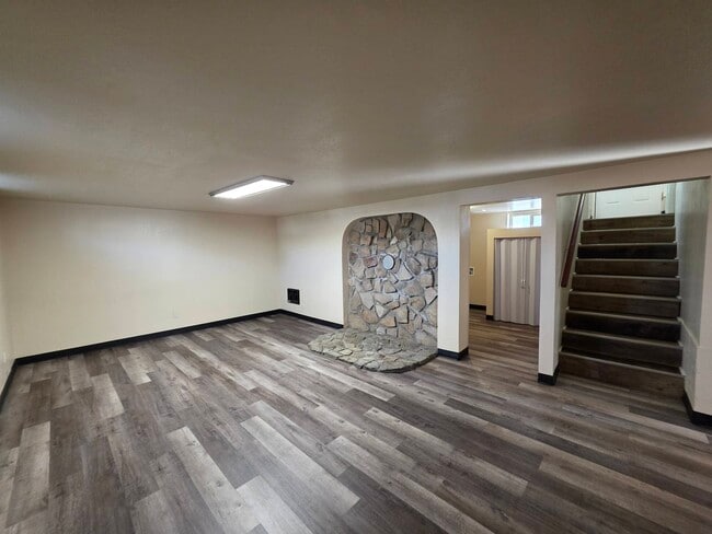 Building Photo - 208 Jadwin Ave