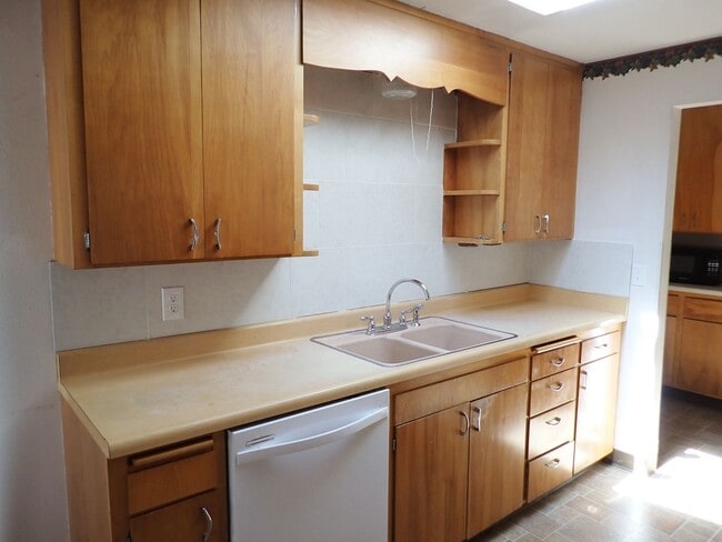 Building Photo - Charming 3 Bedroom Downtown Puyallup Home