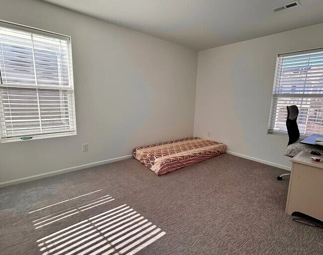 Building Photo - Senderos Creek 3bd paired home