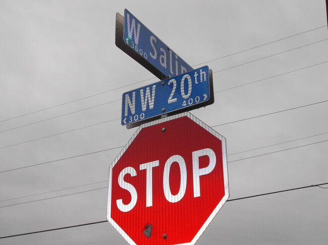 Building Photo - Fantastic Home Near Downtown