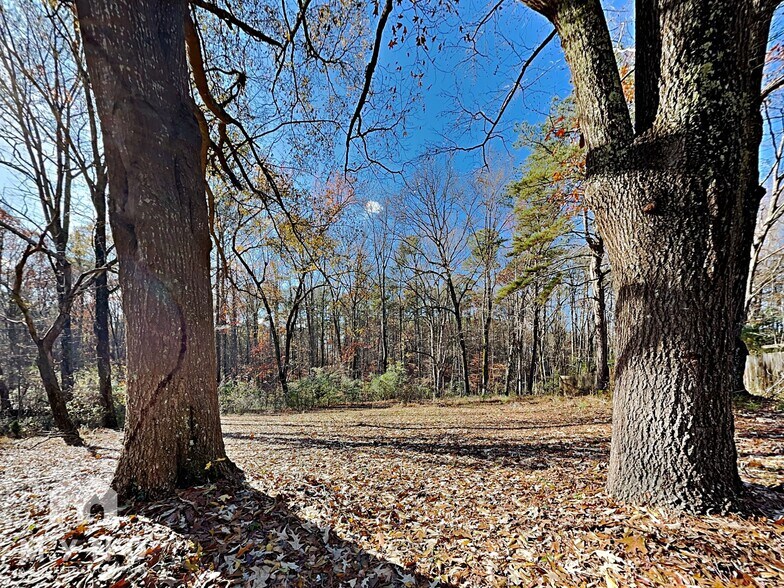 Building Photo - 5575 Oglesby Rd