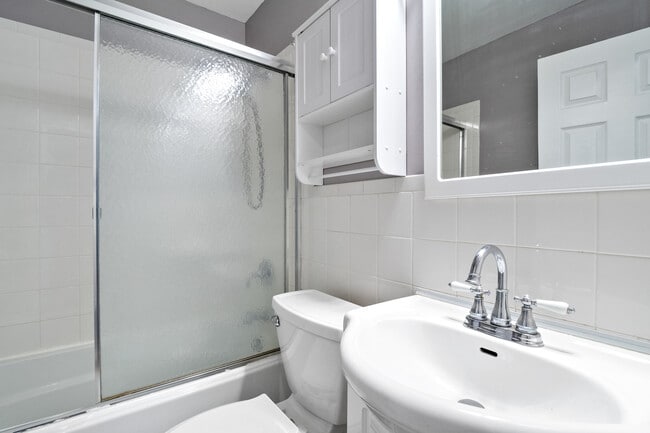 Building Photo - 12010 Glenpark Dr