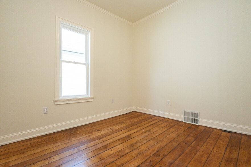 Bedroom 1 - 822 Kickapoo St