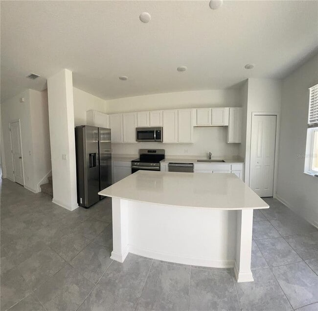 Building Photo - 2440 Skyline Lp