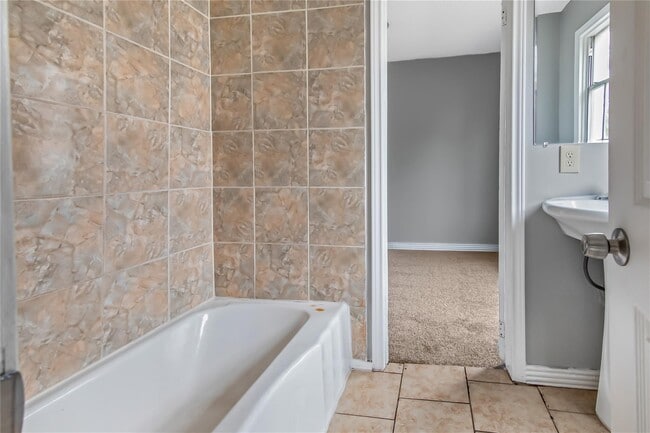 Building Photo - 7214 W Knoll St