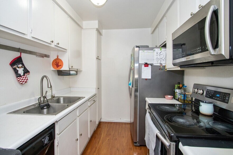 Building Photo - 1705 Neil Armstrong St