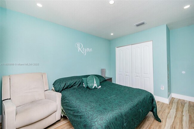 Building Photo - 9647 SW 138th Ave