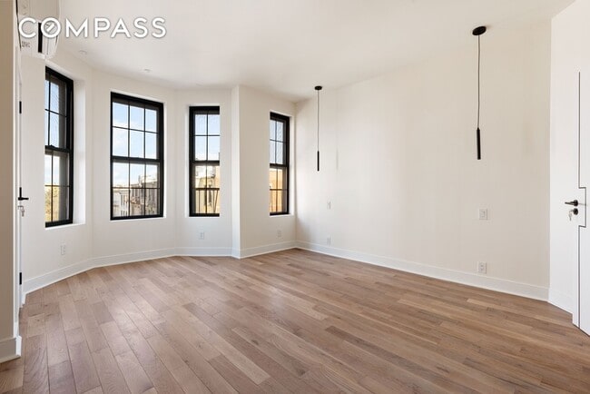 Building Photo - 152 N 10th St
