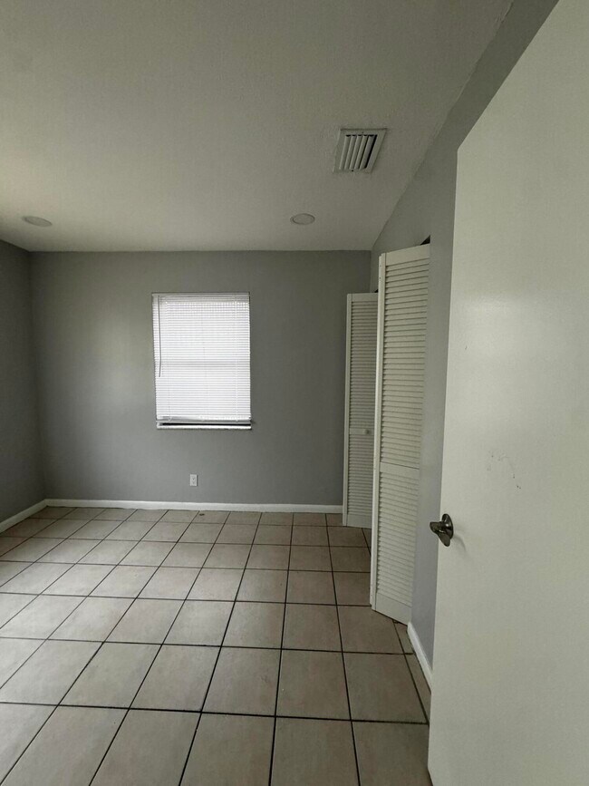 Building Photo - 518 Avenue I