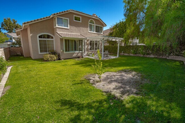 Building Photo - Stunning 5-Bedroom Home with Community Poo...