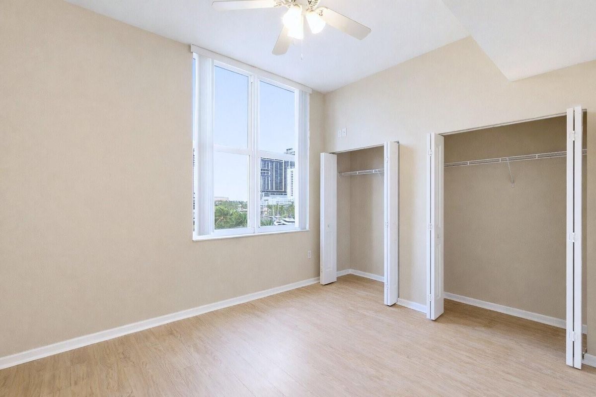 Building Photo - 511 SE 5 Ave