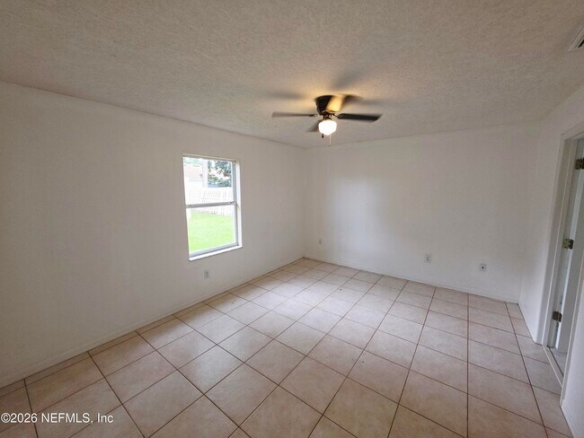 Building Photo - 38 Pebble Wood Ln