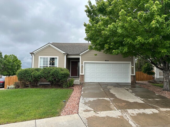Building Photo - 3 Bed Ranch Style Home with Awesome Fully Fenced Backyard Close to Ft Carson & Schriever Space Fo...