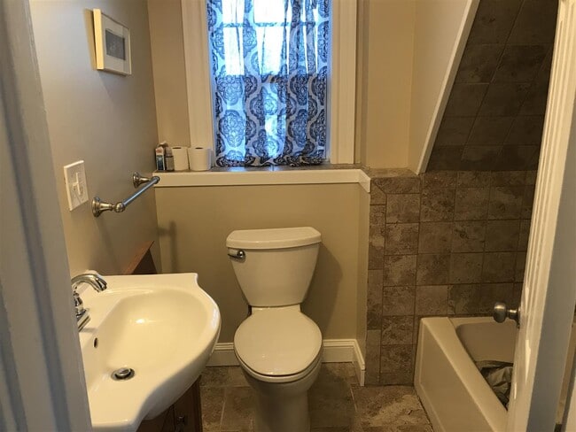 Building Photo - 70 Porpoise Way